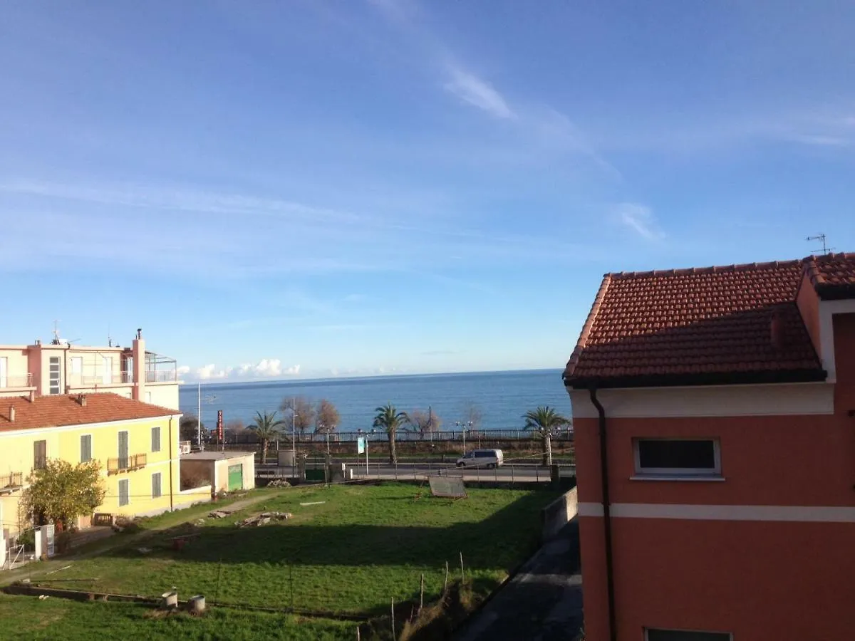 Casa Vacanza Shanaia Pietra Ligure Apartamento